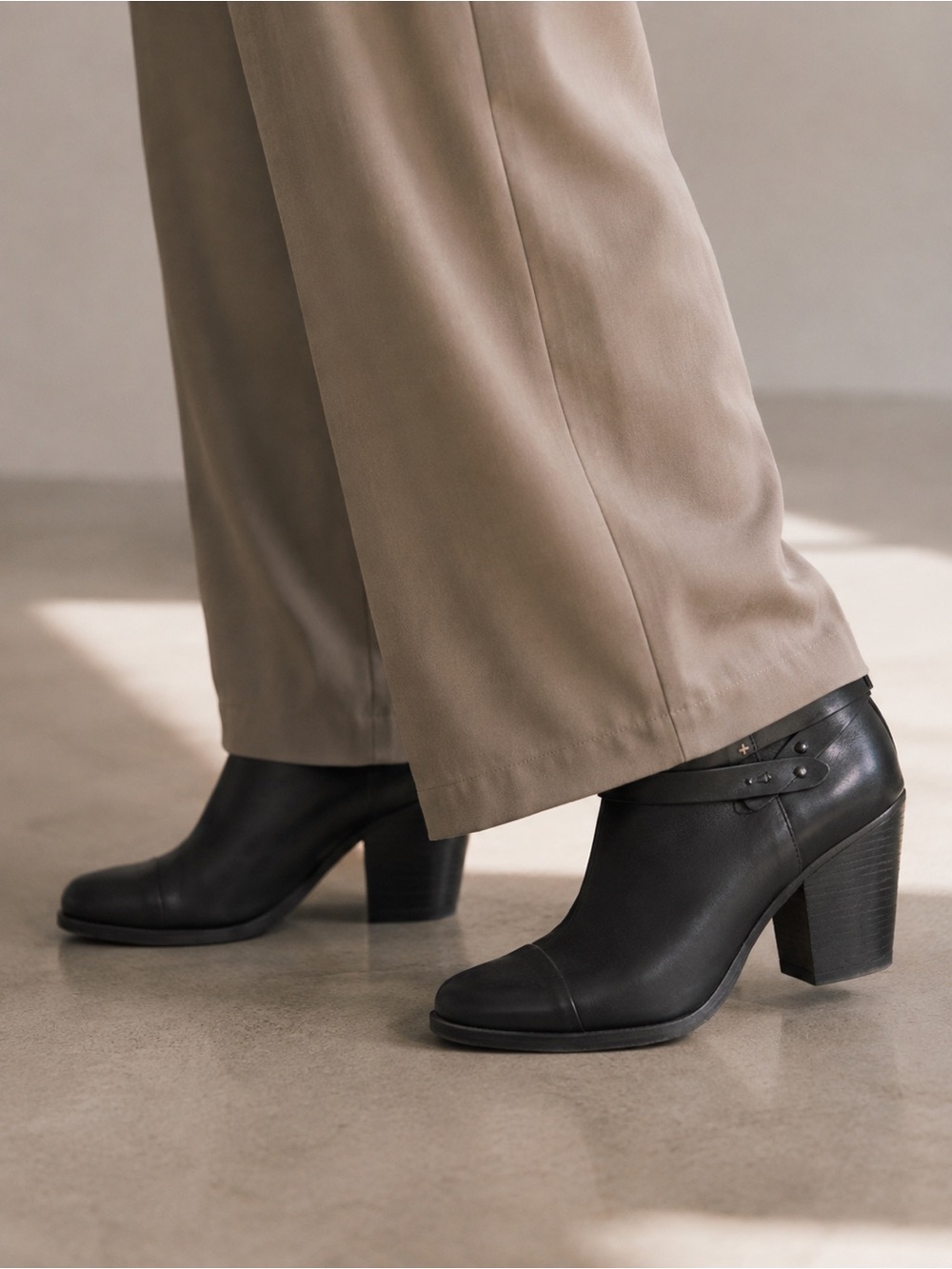 Rag & Bone Harrow Leather Ankle Boots Size 37 Black Cap Toe Strap